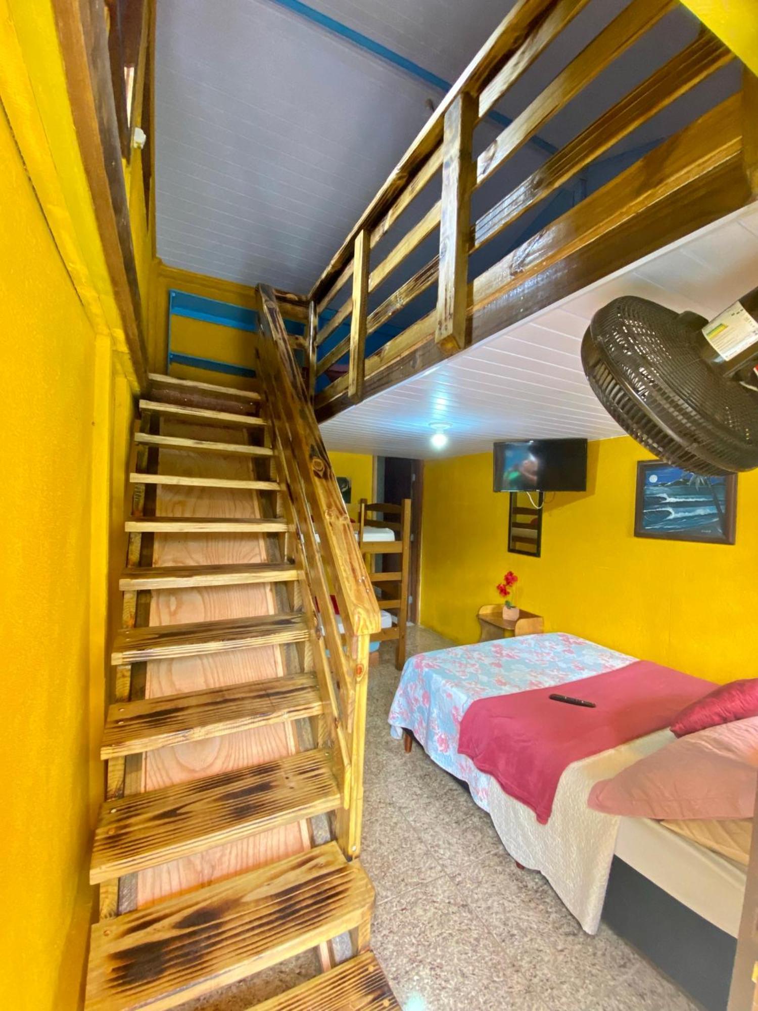 & Tubarao Inn